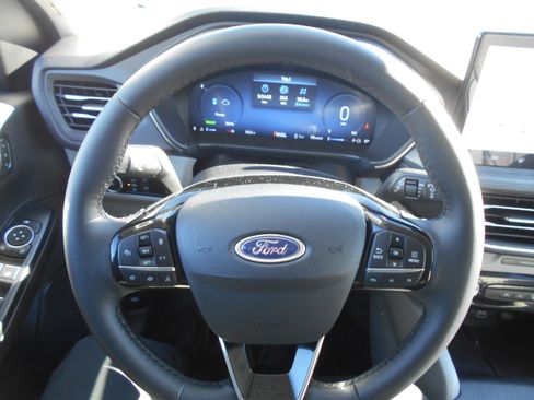 Used 2025 Ford Escape SE w/ PHEV Premium Package image 9