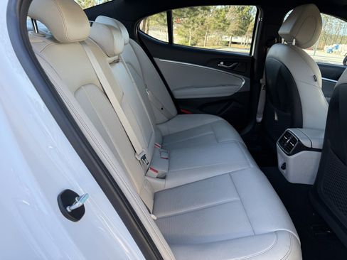 Used 2022 Genesis G70 2.0T image 38