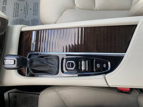 Used 2017 Volvo XC90 T6 Momentum w/ Vision Package AWD/4WD image 17