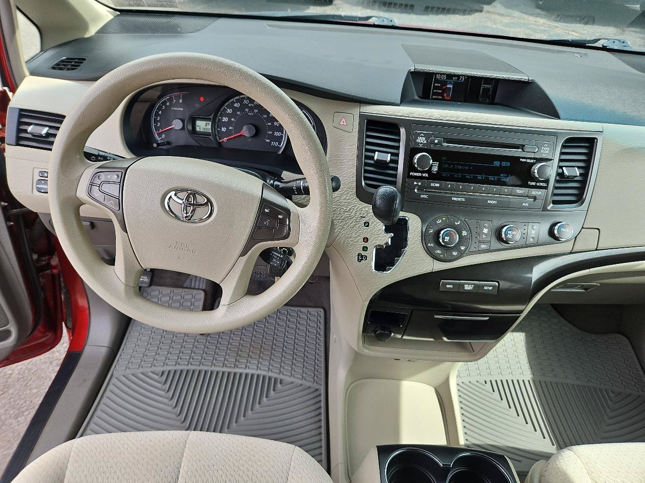Used 2011 Toyota Sienna LE FWD image 22