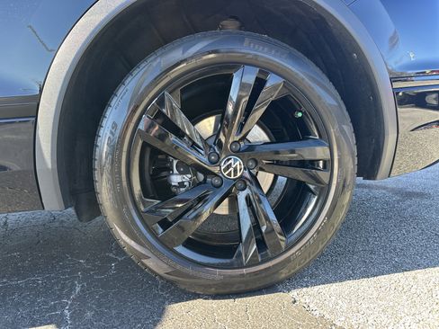 Used 2023 Volkswagen Tiguan SE R-Line image 20