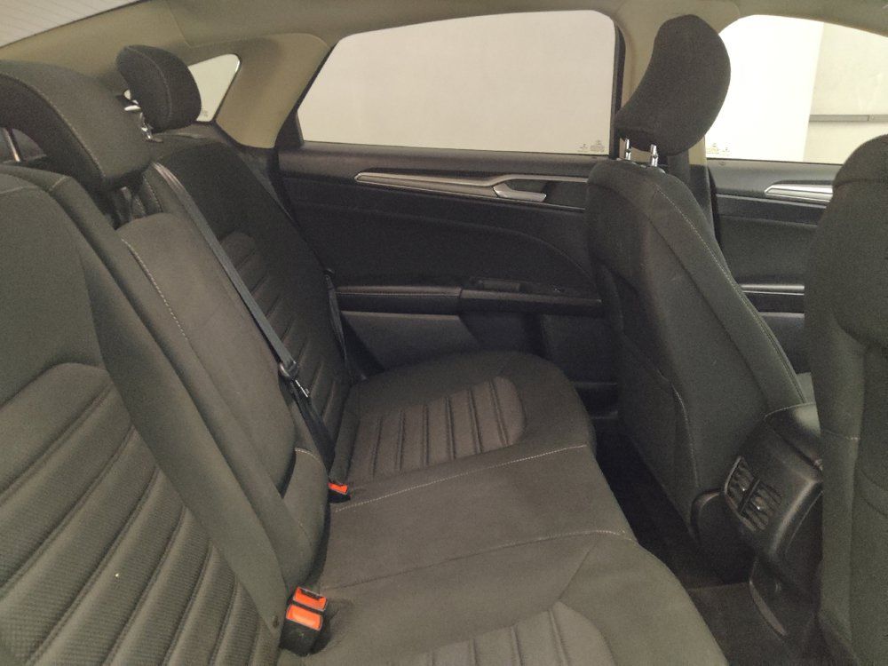 Used 2019 Ford Fusion SE FWD image 19