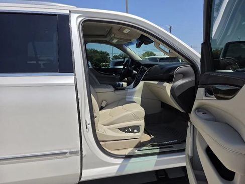 Used 2018 Cadillac Escalade Premium Luxury AWD/4WD image 24