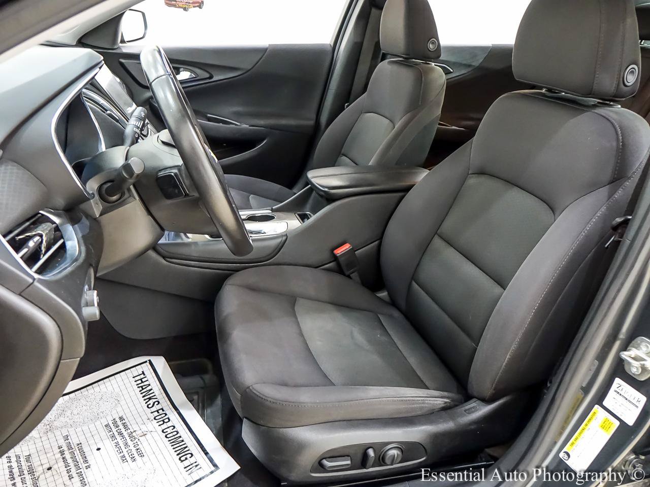 Used 2017 Chevrolet Malibu LT FWD image 13