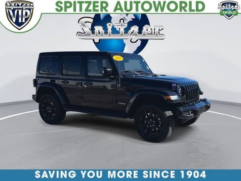 Used 2022 Jeep Wrangler Unlimited Sahara AWD/4WD image 2