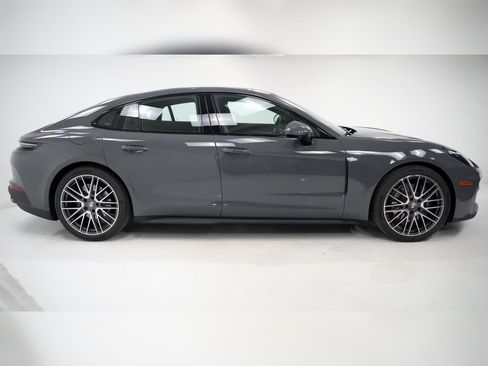Certified 2025 Porsche Panamera 4 image 9
