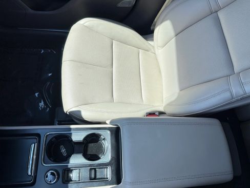 Used 2023 Lincoln Corsair Reserve FWD image 14