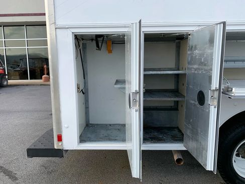 Used 2013 Ford E-450 and Econoline 450 Super Duty w/ PWR Locks & Windows Group image 25