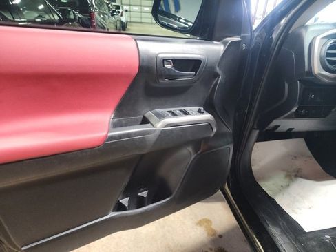 Used 2022 Toyota Tacoma SR image 6