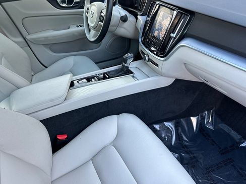 Used 2019 Volvo S60 T6 Momentum w/ Premium Package image 17