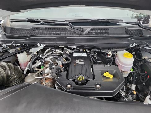 Used 2025 RAM 2500 Limited AWD/4WD image 32