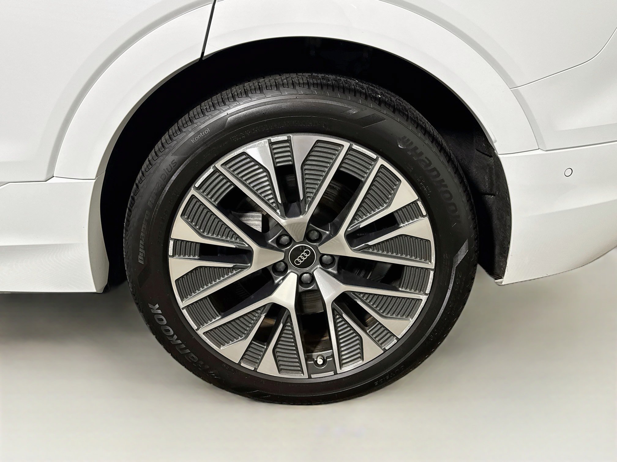 Used 2024 Audi Q8 e-tron Prestige w/ Prestige Package AWD/4WD image 26