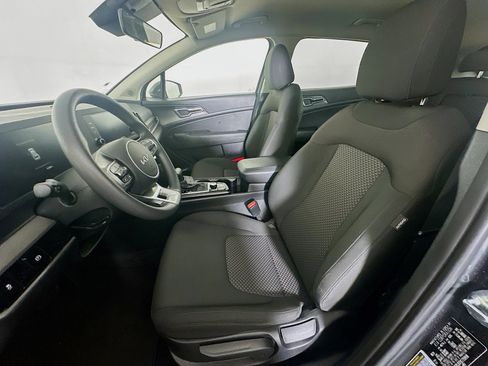 Used 2025 Kia Sportage LX image 13