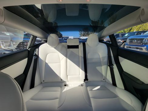 Used 2020 Tesla Model 3 Standard Range image 17