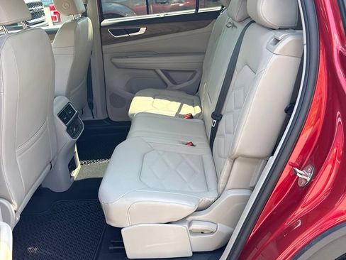 Used 2024 Volkswagen Atlas SE w/ Panoramic Sunroof Package AWD/4WD image 10