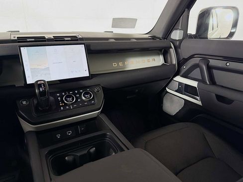 Used 2023 Land Rover Defender 130 SE image 24