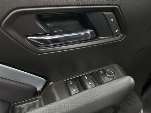 Used 2025 Chevrolet Colorado Z71 w/ Midnight Edition image 19