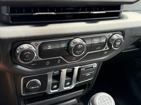 Used 2025 Jeep Wrangler Sport AWD/4WD image 24