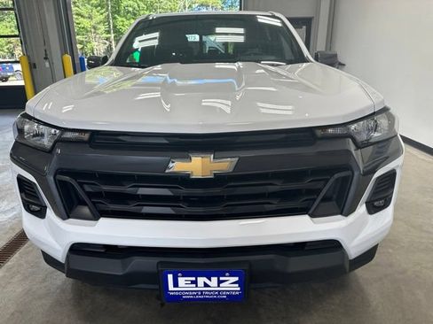 Used 2024 Chevrolet Colorado LT w/ LT Convenience Package II AWD/4WD image 3