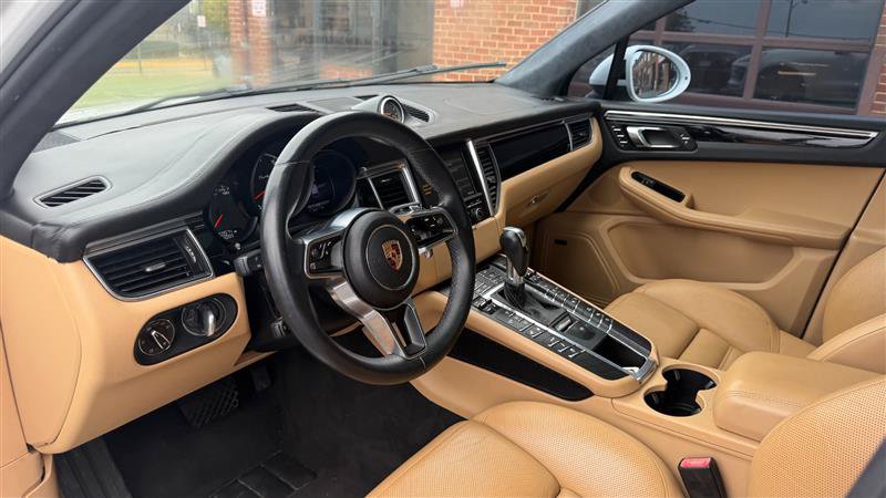 Used 2016 Porsche Macan Turbo AWD/4WD image 25