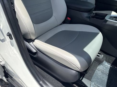 Used 2020 Toyota RAV4 Limited FWD image 23