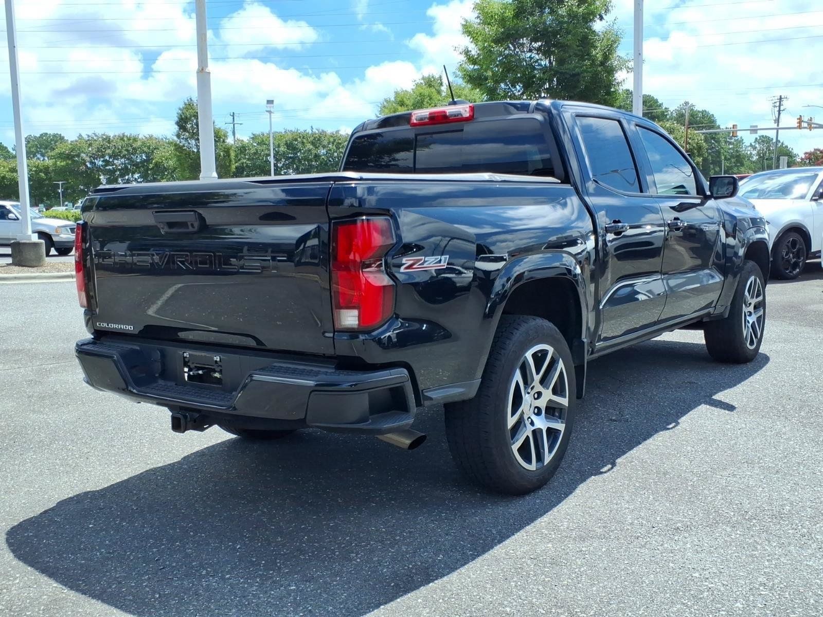 Used 2023 Chevrolet Colorado Z71 w/ Z71 Convenience Package 2 AWD/4WD image 2