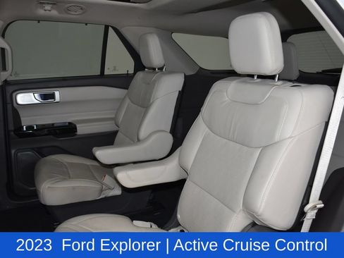 Used 2023 Ford Explorer Platinum w/ Premium Technology Package RWD image 30