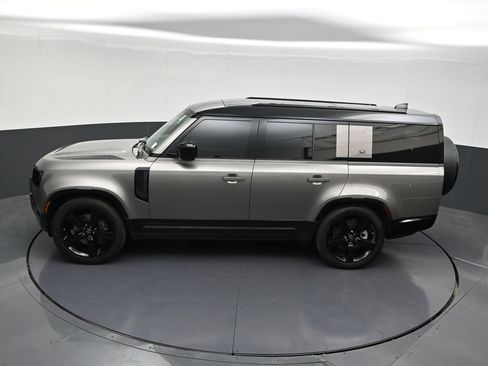Used 2024 Land Rover Defender 130 X-Dynamic SE AWD/4WD image 16