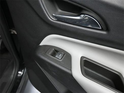 Used 2023 Chevrolet Equinox LT image 29