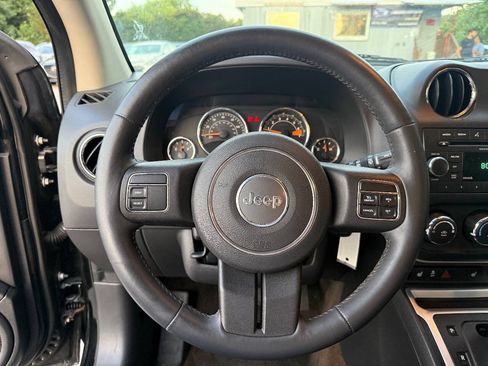 Used 2014 Jeep Compass Latitude FWD image 14
