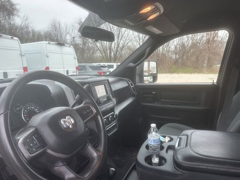 Used 2024 RAM 2500 Tradesman w/ Chrome Appearance Group image 17