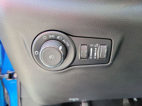 Certified 2025 Jeep Compass Limited image 22