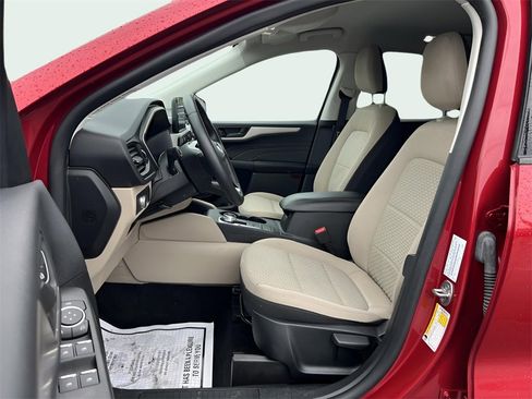 Used 2022 Ford Escape SE w/ Cold Weather Package image 8