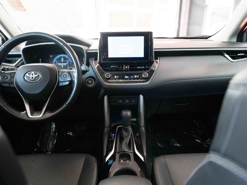 Used 2023 Toyota Corolla Cross XLE image 20