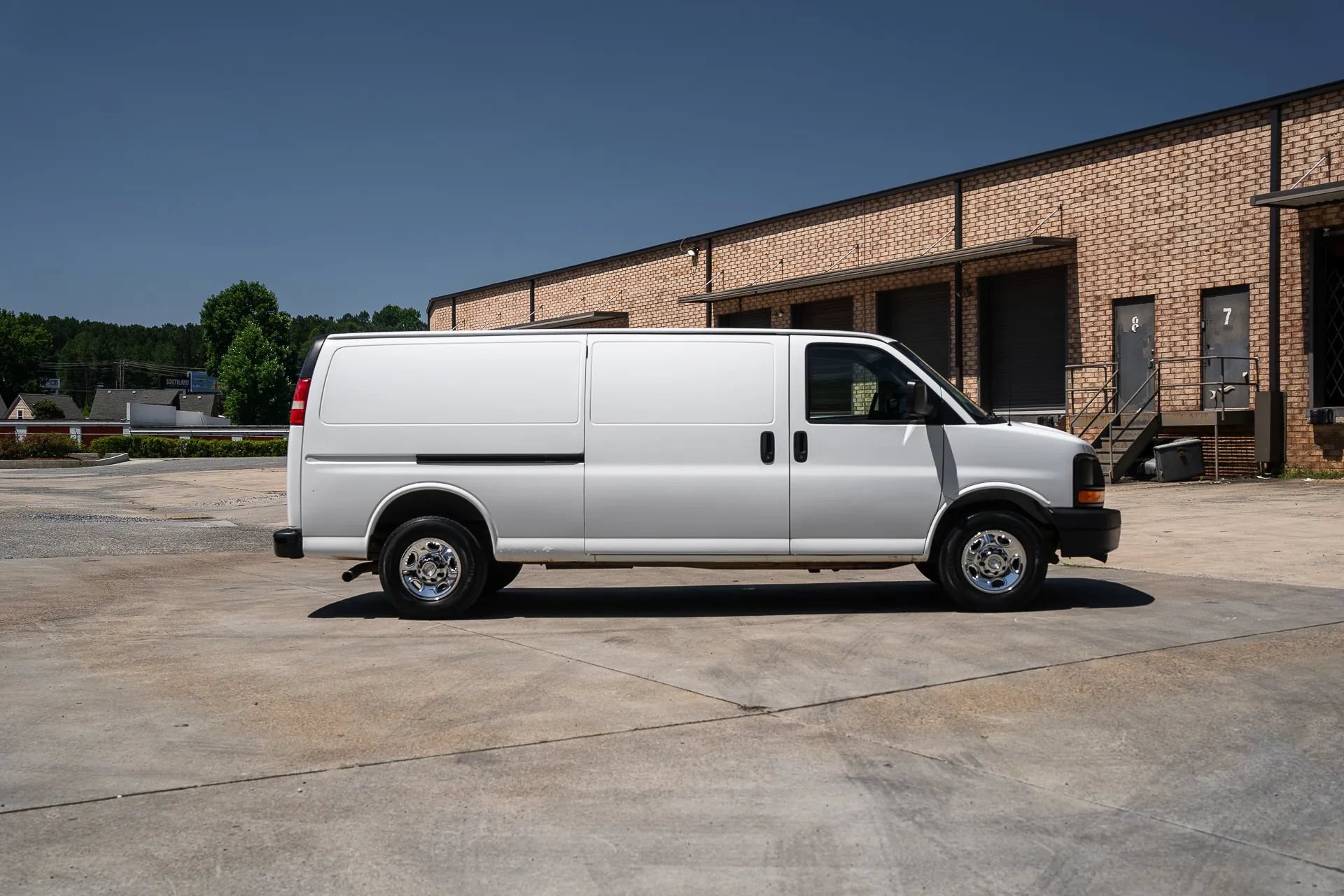 Used 2016 Chevrolet Express 2500 Extended RWD image 12