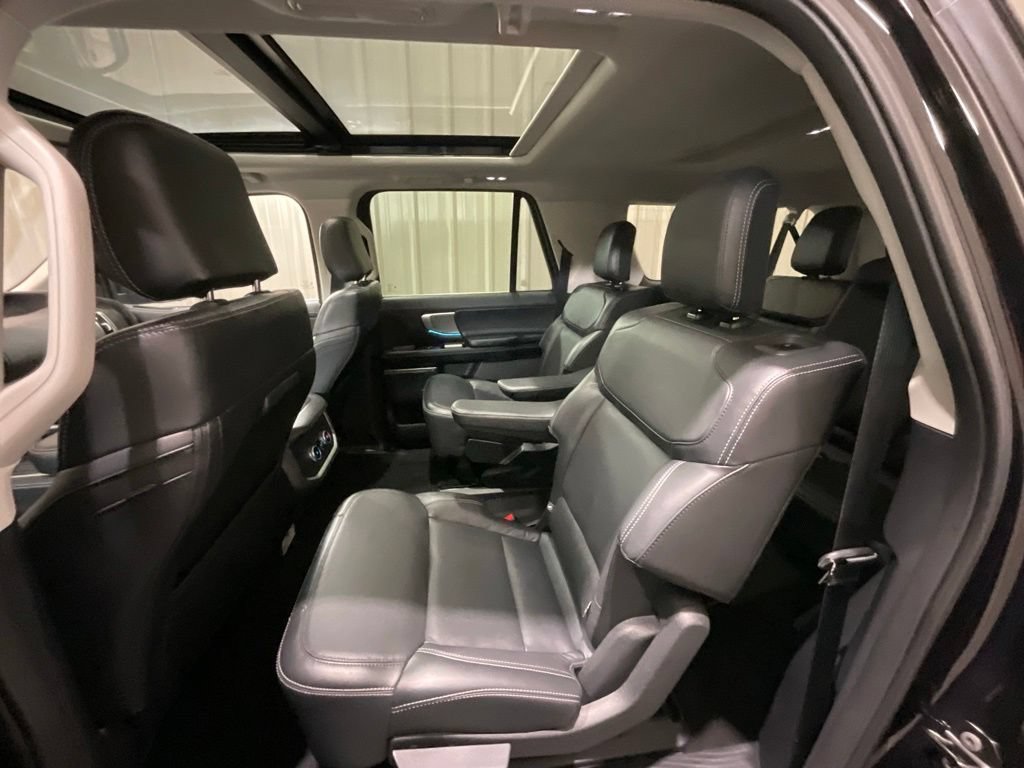 Used 2025 Ford Expedition Max Platinum w/ Driver's Package AWD/4WD image 12