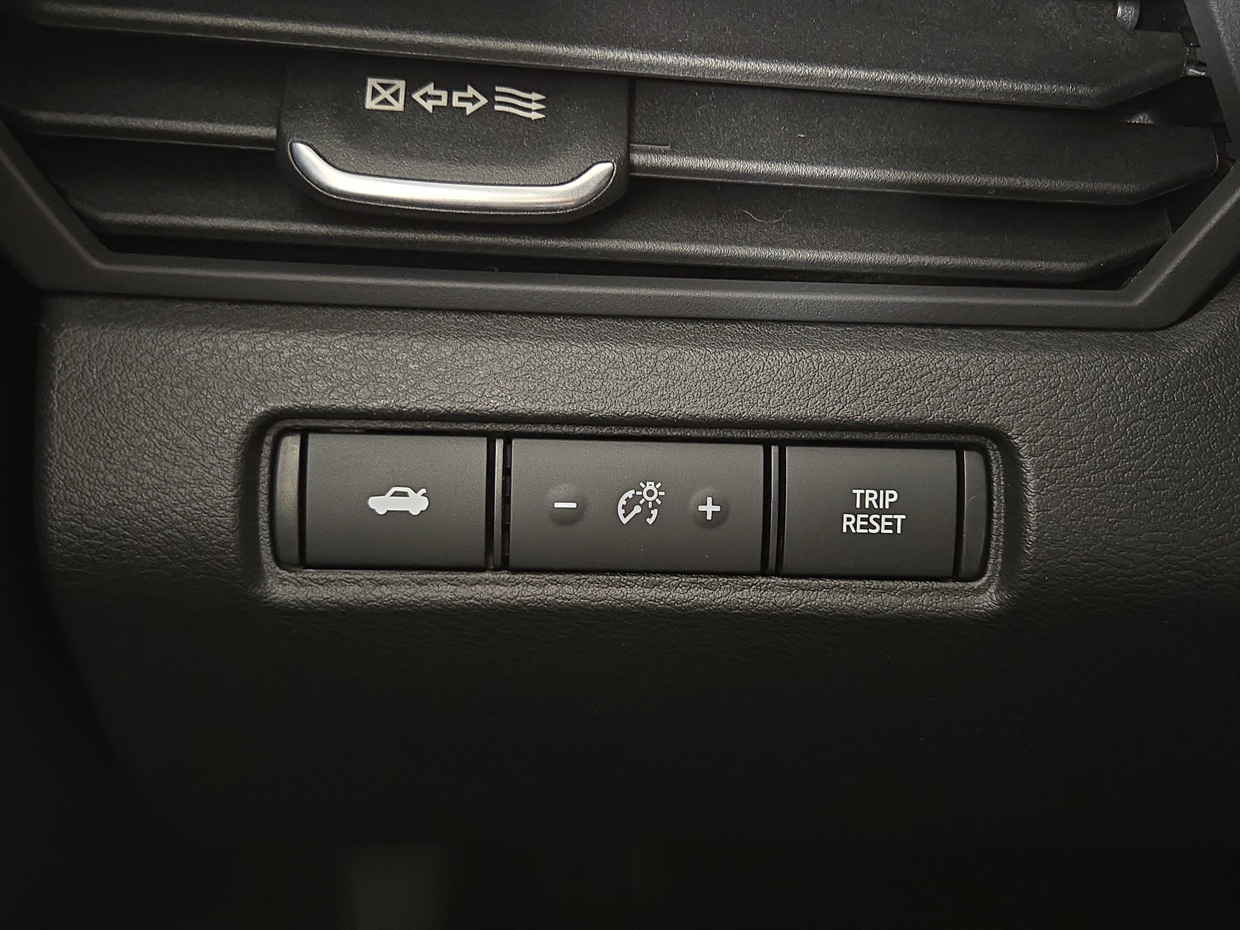 Used 2025 Nissan Altima 2.5 SV FWD image 27