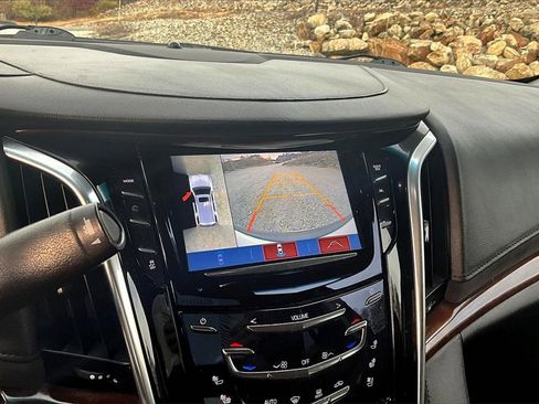 Used 2019 Cadillac Escalade Luxury image 18