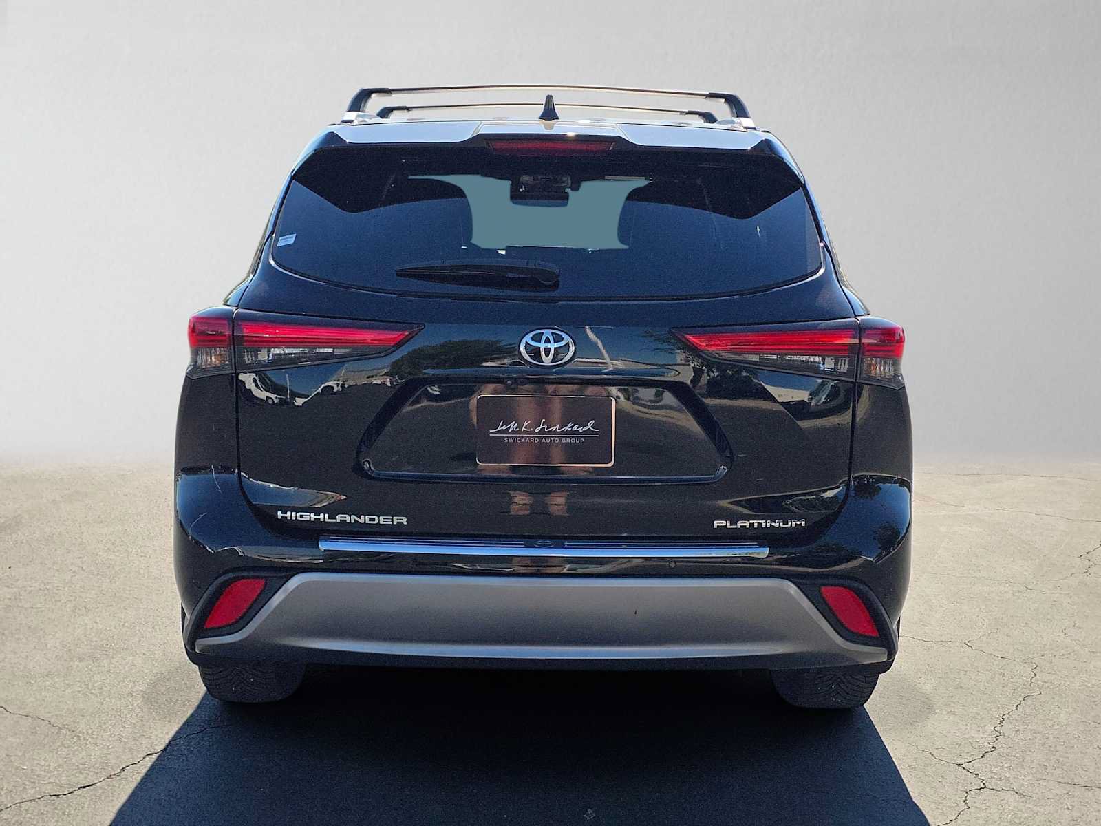 Used 2023 Toyota Highlander Platinum FWD image 4