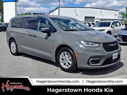 Used 2023 Chrysler Pacifica Touring-L