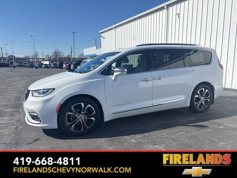 Used 2022 Chrysler Pacifica Pinnacle image 4