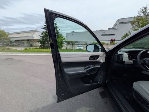 Certified 2024 Nissan Pathfinder SV w/ SV Premium Package AWD/4WD image 14