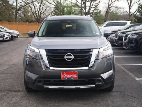 Certified 2025 Nissan Pathfinder SL image 4