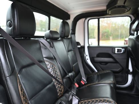 Used 2023 Jeep Gladiator Overland image 21