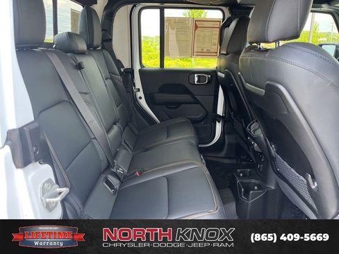 Used 2025 Jeep Gladiator Sport AWD/4WD image 20