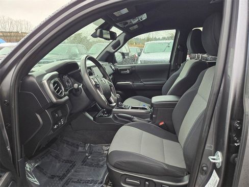 Used 2021 Toyota Tacoma TRD Off-Road w/ Technology Package image 12