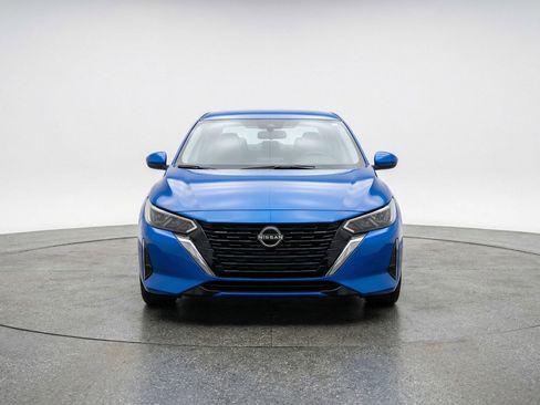 Used 2025 Nissan Sentra SV FWD image 2
