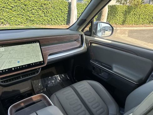 Used 2023 Rivian R1S Adventure image 4