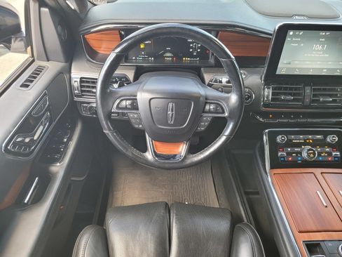 Certified 2019 Lincoln Navigator Reserve AWD/4WD image 11