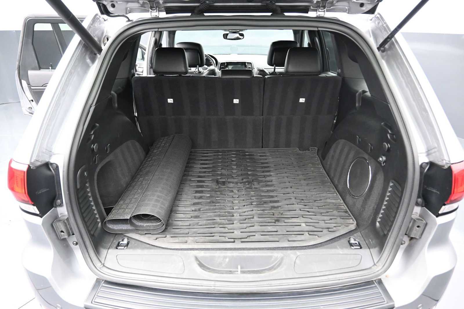 Used 2019 Jeep Grand Cherokee Altitude AWD/4WD image 18